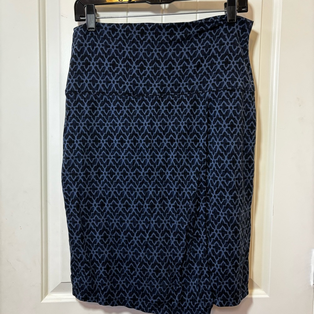 ATHLETA stretchy Navy Blue striped Knit Women’s L Elastic waist Skirt Med C1